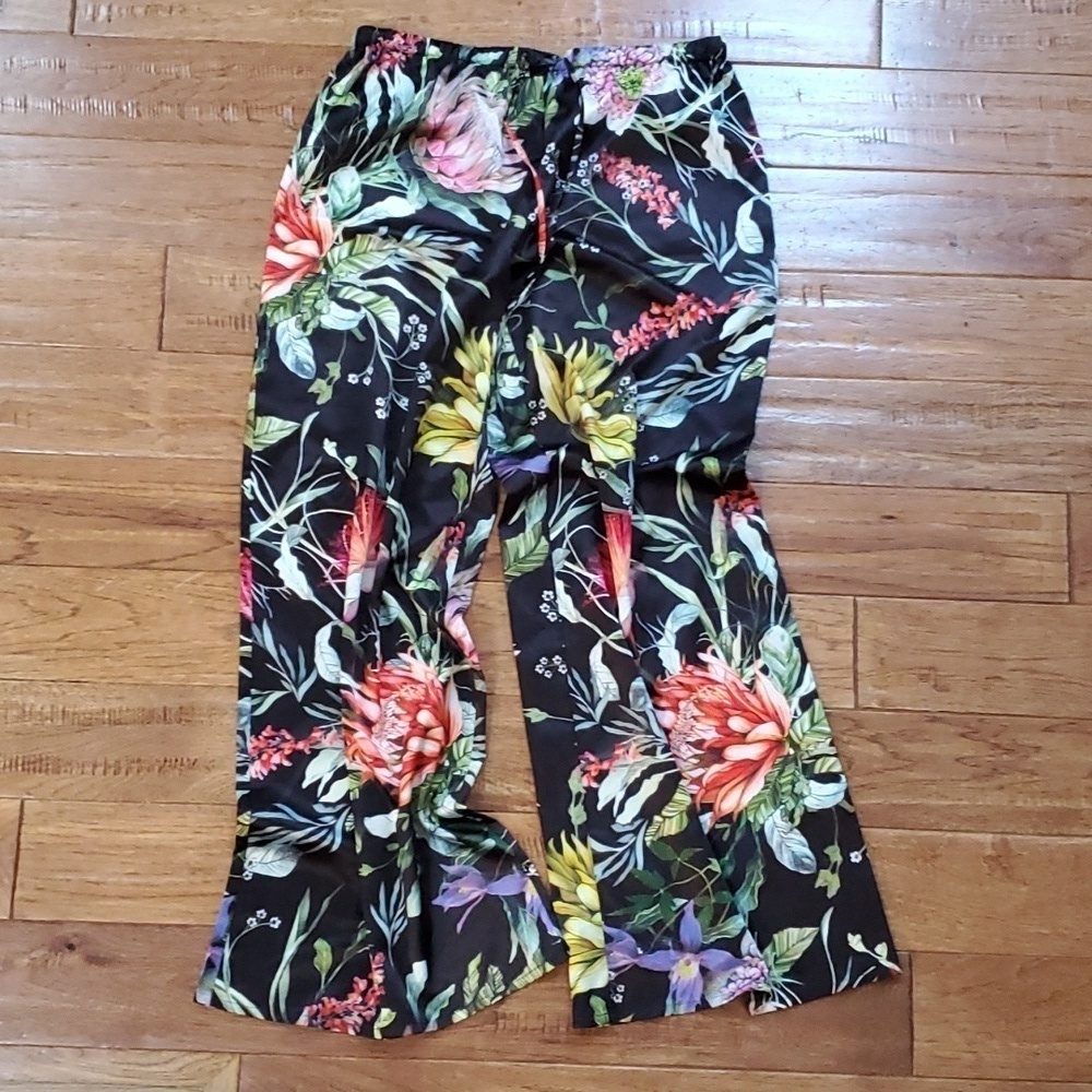 Fuzzi floral wide leg crop pants